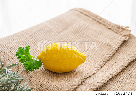 レモン 71652472