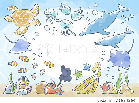優しいタッチの海の生き物イラストフレームのイラスト素材 [71654564