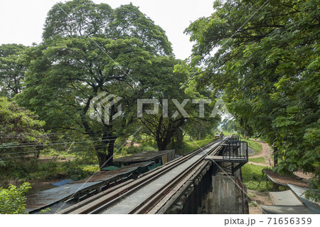 タイのクウェー川鉄橋 71656359