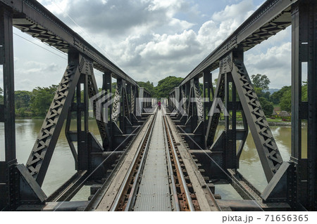 タイのクウェー川鉄橋 71656365