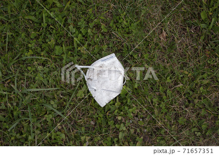 face mask drop on ground grass floor ,epidemic, save the nature. garbage. face mask drop on ground grass floor ,epidemic, save the nature. garbage. 71657351
