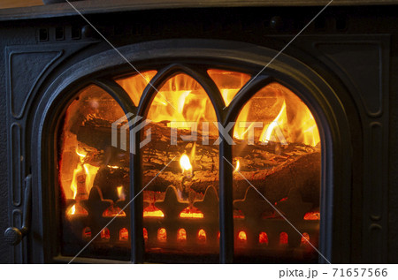 暖炉の火　暖炉　だんろ 71657566