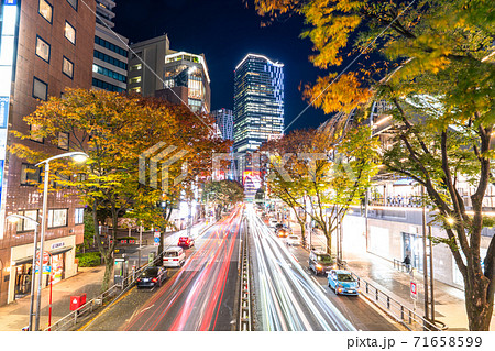 東京都 渋谷 ショッピング街の夜の写真素材