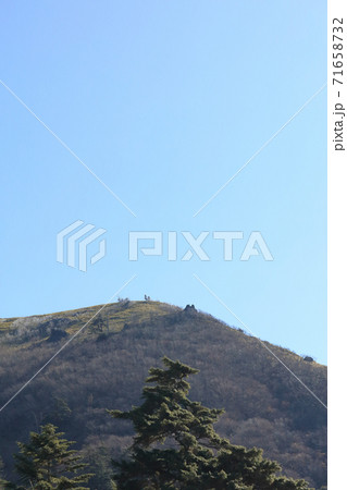 登山道から見上げる剣山頂上付近 71658732
