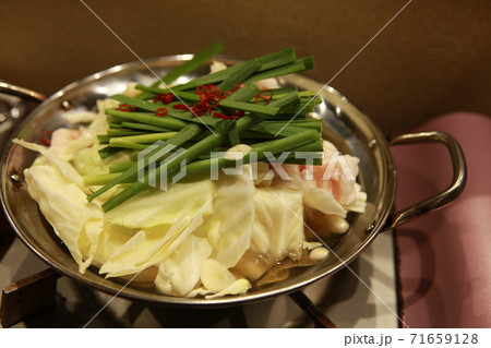 居酒屋メニュー　もつ鍋 71659128