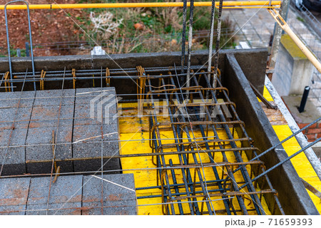 Detail of reinforced concrete slab under construction 71659393
