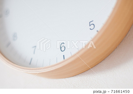 時計のクローズアップ 71661450