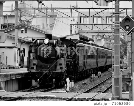 蒸気機関車(モノクロ)の写真素材 [71662686] - PIXTA