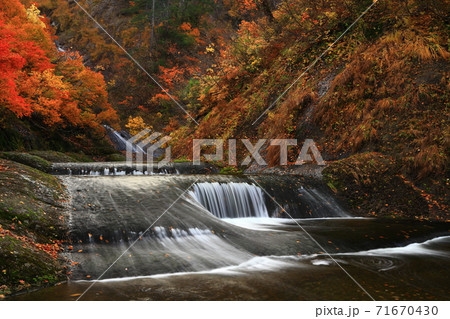 紅葉の桃洞渓谷 紅葉の桃洞渓谷 71670430