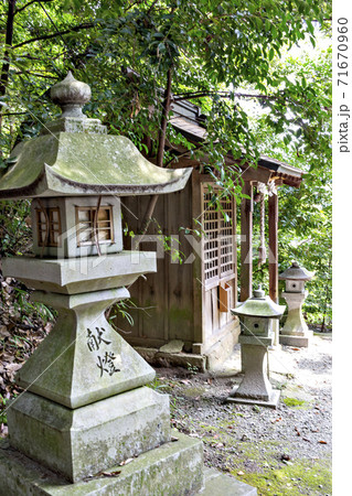兵庫県神戸市にある塩田八幡宮の石灯籠 71670960