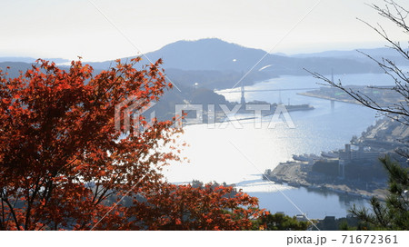 安波山から見る気仙沼湾の風景と紅葉 安波山から見る気仙沼湾の風景と紅葉 71672361