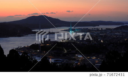 安波山から見た気仙沼湾の夜明けの風景 安波山から見た気仙沼湾の夜明けの風景 71672431
