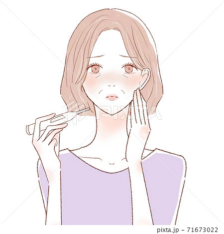 体温計で熱を測る中年女性 体温計で熱を測る中年女性 71673022
