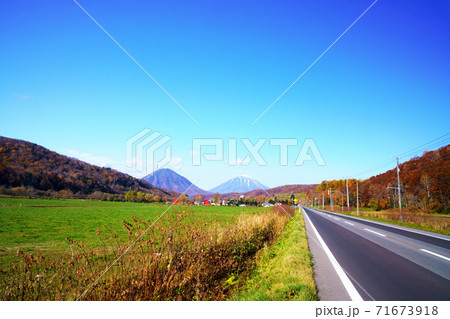 羊蹄山と尻別岳　双子羊蹄　北海道 71673918