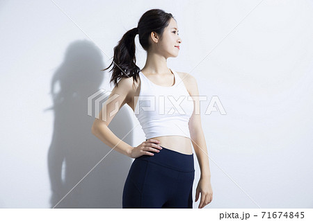 女性　　アスリート　スポーツ 71674845