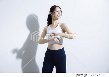 女性　　アスリート　スポーツ 71674852