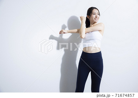 女性　　アスリート　スポーツ 71674857