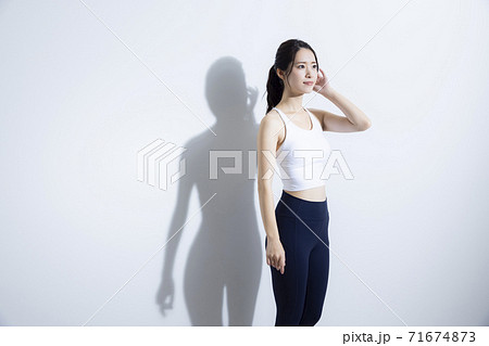 女性　　アスリート　スポーツ 71674873