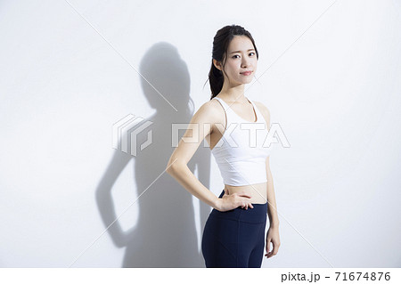 女性　　アスリート　スポーツ 71674876