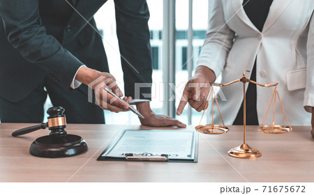 Attorneys or consultants work in the courtroom and negotiate with clients or complainants who want justice in corporate fraud cases, Litigation and justice concept. Attorneys or consultants work in the courtroom and negotiate with clients or complainants who want justice in corporate fraud cases, Litigation and justice concept. 71675672