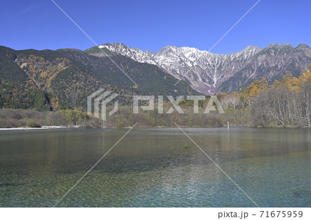 上高地（大正池と穂高連峰） 71675959