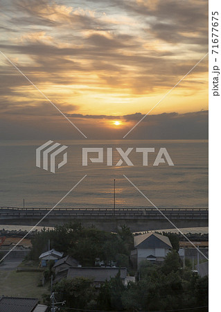 日立駅の日の出 71677675