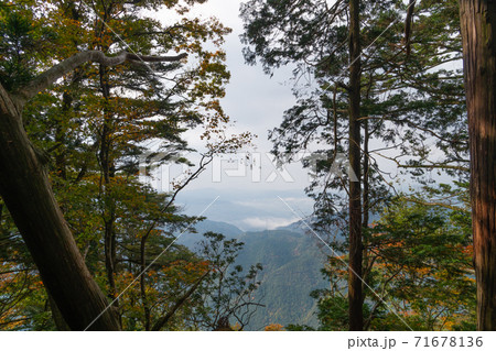 愛宕神社から見える雲海（11月の京都・愛宕山） 71678136