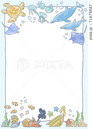 優しいタッチの海の生き物イラストフレームのイラスト素材 [71678687