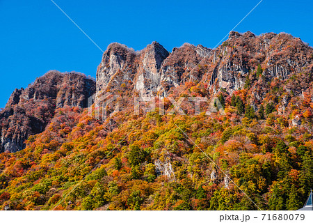 群馬県 紅葉する妙義山 妙義山パノラマパークから撮影 上毛三山 の写真素材