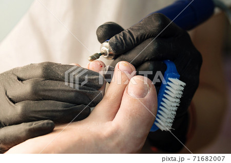 Hardware pedicure. Chiropody. Foot care. 71682007