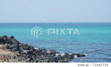 水平線 波 浜 71682739