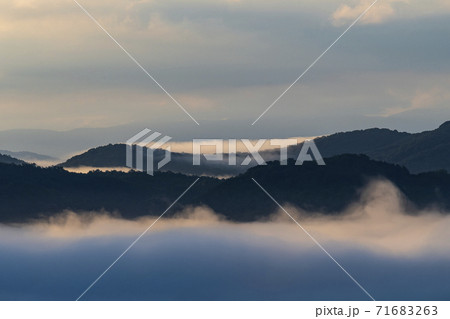 USA, Georgia, Blue Ridge Mountains covered with fog at sunrise USA, Georgia, Blue Ridge Mountains covered with fog at sunrise 71683263