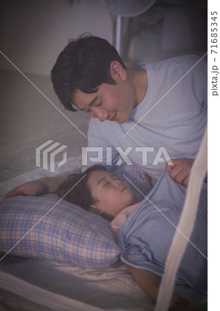 Concept of friendly family, happy family enjoying summer vacation at home 147 Concept of friendly family, happy family enjoying summer vacation at home 147 71685345