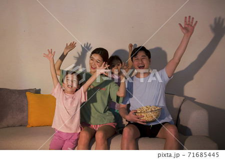 Concept of friendly family, happy family enjoying summer vacation at home 212 71685445