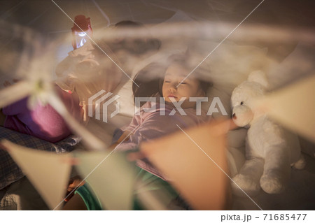 Concept of friendly family, happy family enjoying summer vacation at home 224 Concept of friendly family, happy family enjoying summer vacation at home 224 71685477