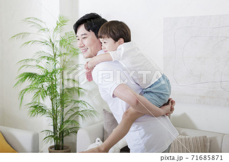 Concept of friendly family, Loving father and cute son 003 71685871