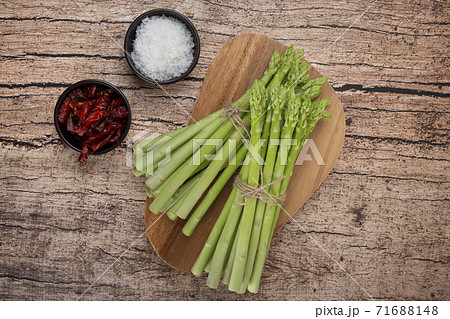Close up of fresh green asparagus 078 71688148
