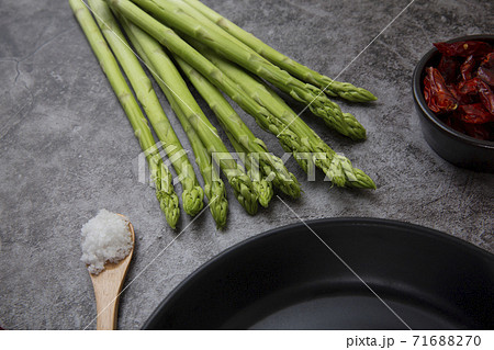 Close up of fresh green asparagus 135 71688270