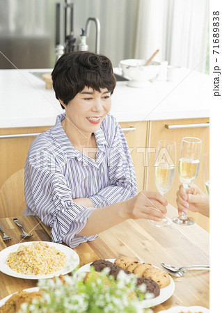 Happiness people lifestyle, smiling active senior ladies 013 71689838