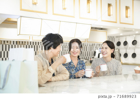 Happiness people lifestyle, smiling active senior ladies 058 71689923
