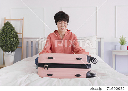 Happiness people lifestyle, smiling active senior ladies 121 Happiness people lifestyle, smiling active senior ladies 121 71690022