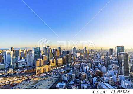大阪　キタ　都市景観　夕景　　 71692823