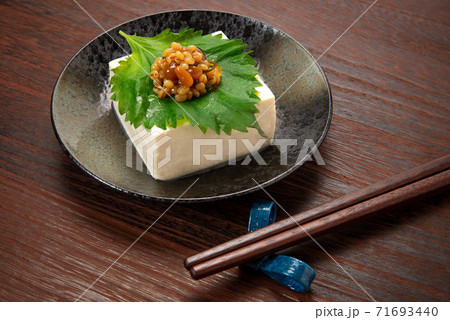 冷や奴と醤油の実 71693440