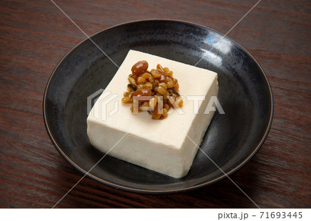 冷や奴と醤油の実 71693445