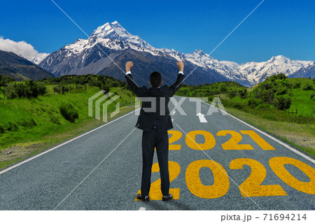 The 2021 New Year journey and future vision concept 71694214