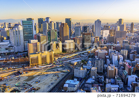 大阪　キタ　都市景観　夕景　　　 71694279