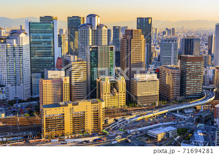 大阪 キタ 都市景観 夕景 大阪 キタ 都市景観 夕景 71694281