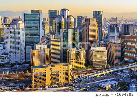 大阪 キタ 都市景観 夕景 大阪 キタ 都市景観 夕景 71694285