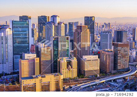 大阪　キタ　都市景観　夕景　　　 71694292