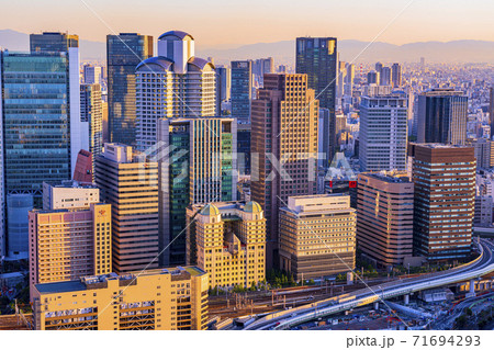 大阪　キタ　都市景観　夕景　　　 71694293